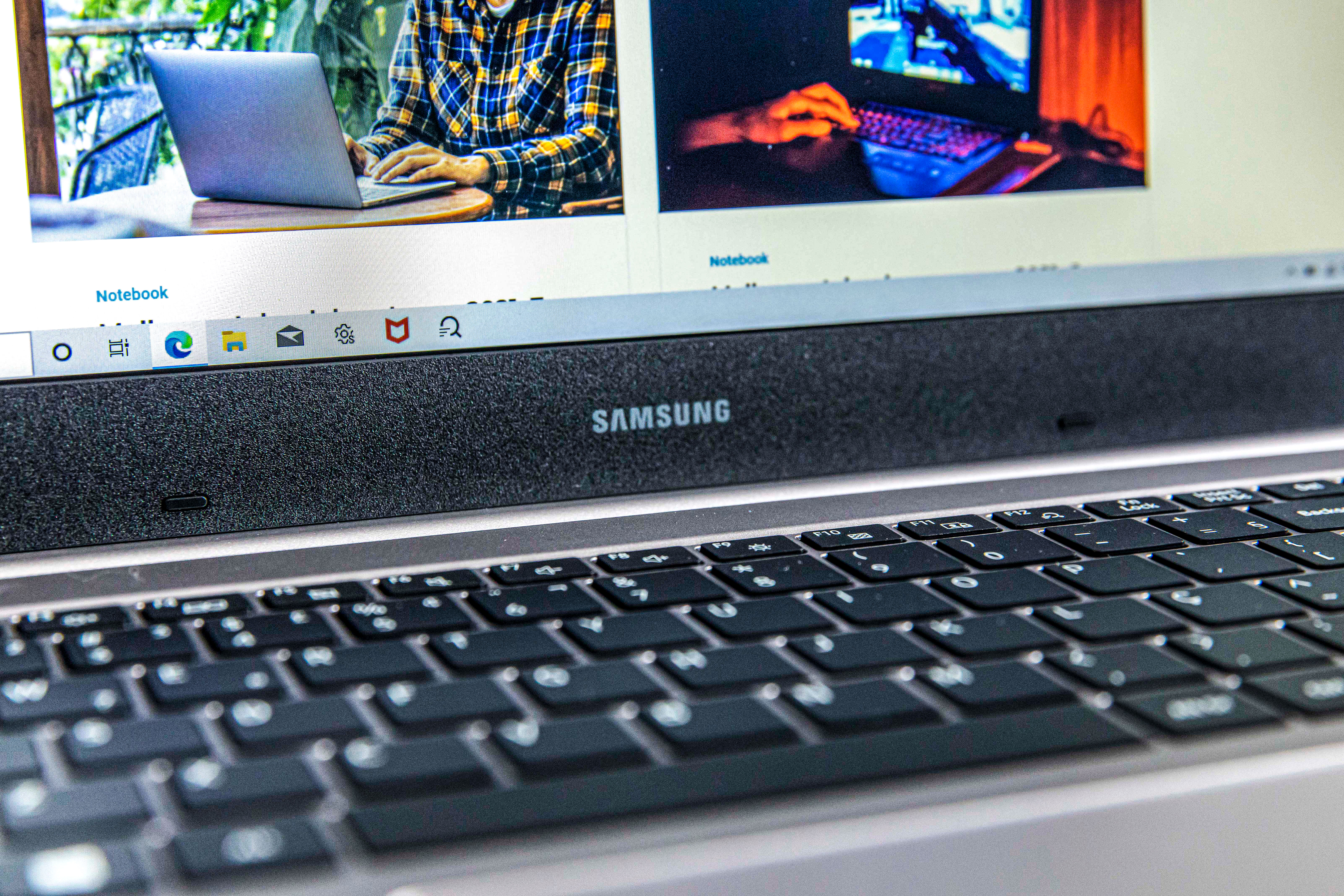 O teclado compacto do Samsung Book E30 é compensado pelas teclas maiores, que tornam a digitação mais precisa (Foto: Filipe Salles)