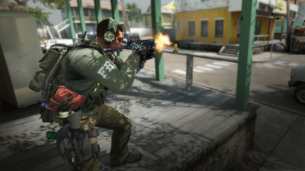 Ilustração de CS:GO mostrando personagem atirando em meio a uma cidade abandonada