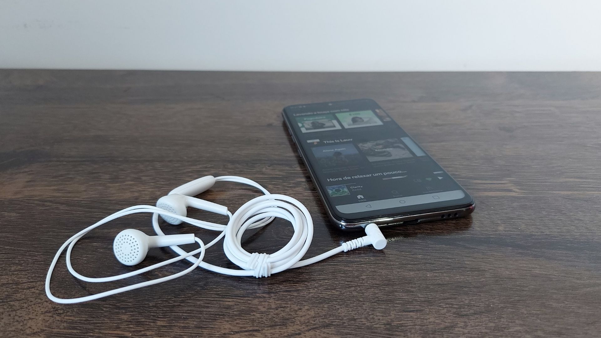 LG K52 tem recurso para áudio imersivo (Foto: Aline Batista/Zoom)