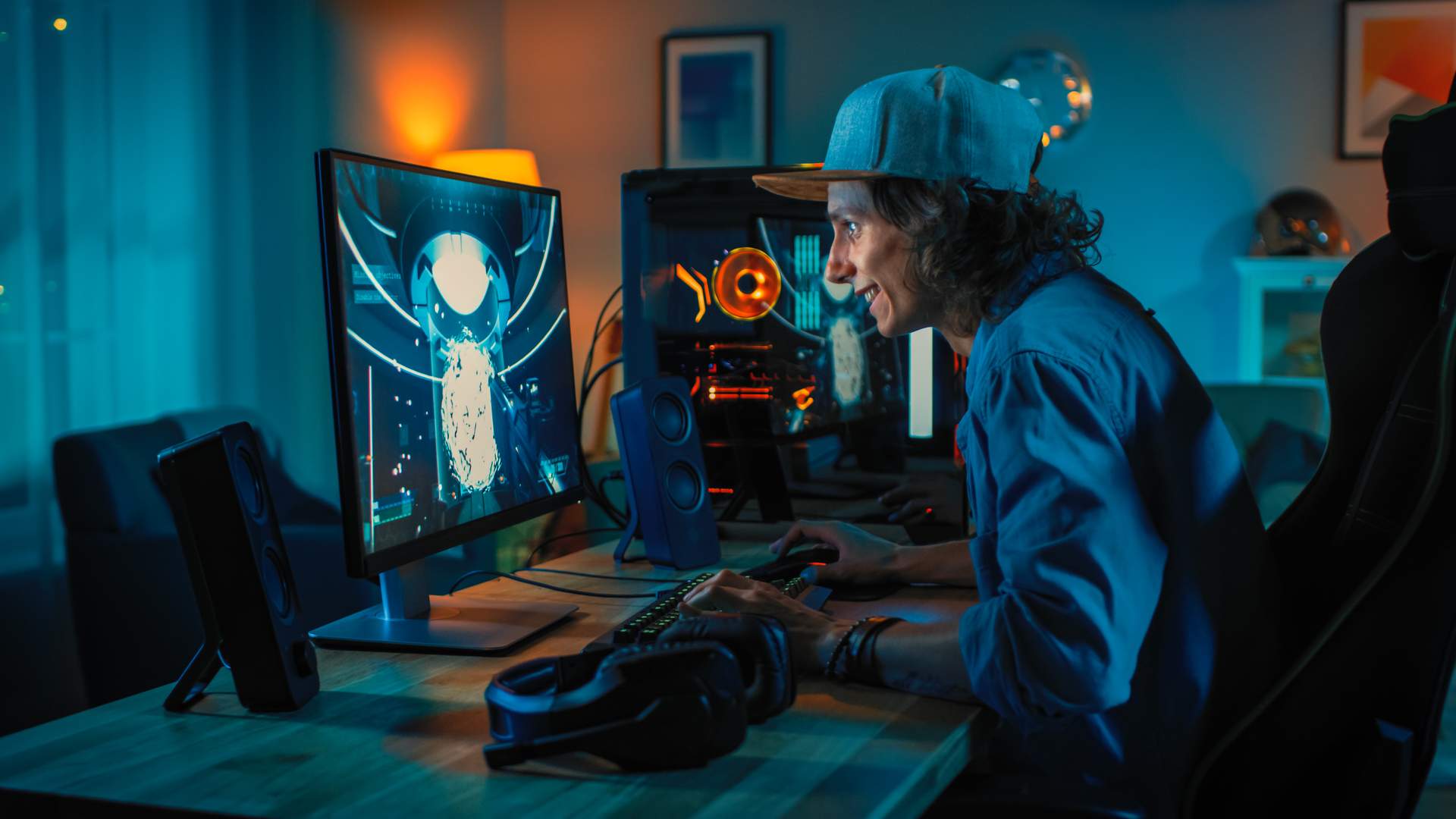Um PC gamer que rode os jogos atuais exigirá uma placa-mãe robusta para conseguir ter as melhores peças (Fonte: Shutterstock/Gorodenkoff)