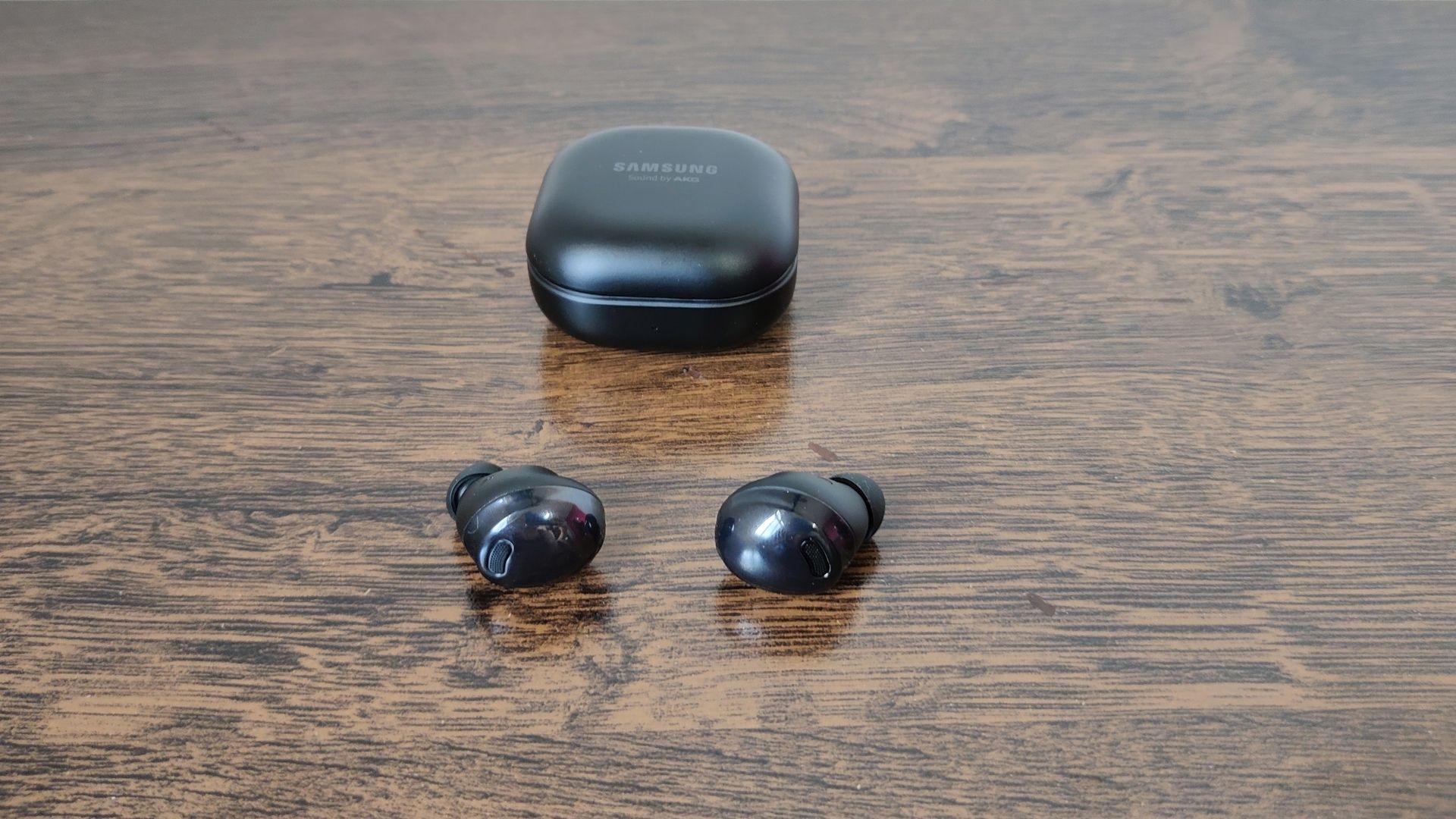 Galaxy Buds Pro se destaca pelo cancelamento de ruídos (Foto: Aline Batista/Zoom)