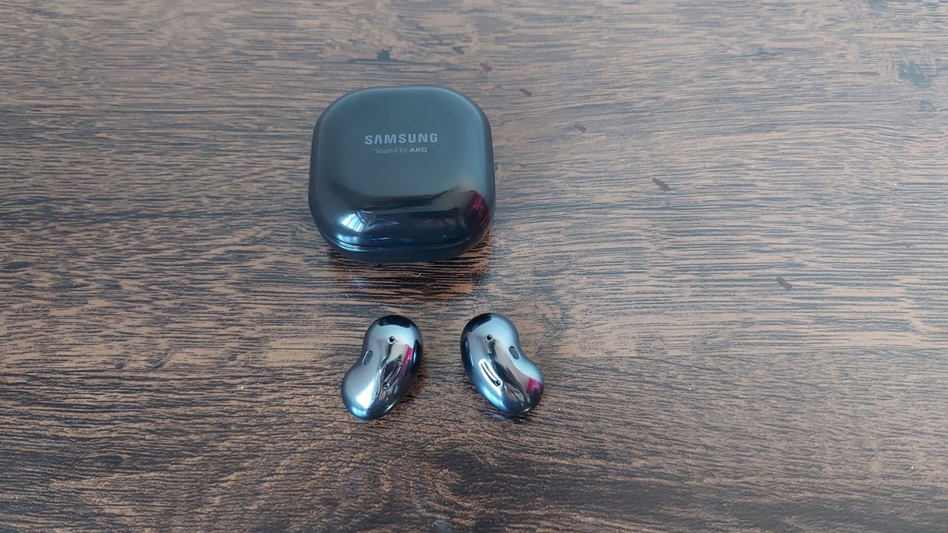 Galaxy Buds Live apresenta bom conjunto e deve agradar à maioria dos usuários (Foto: Aline Batista/Zoom)