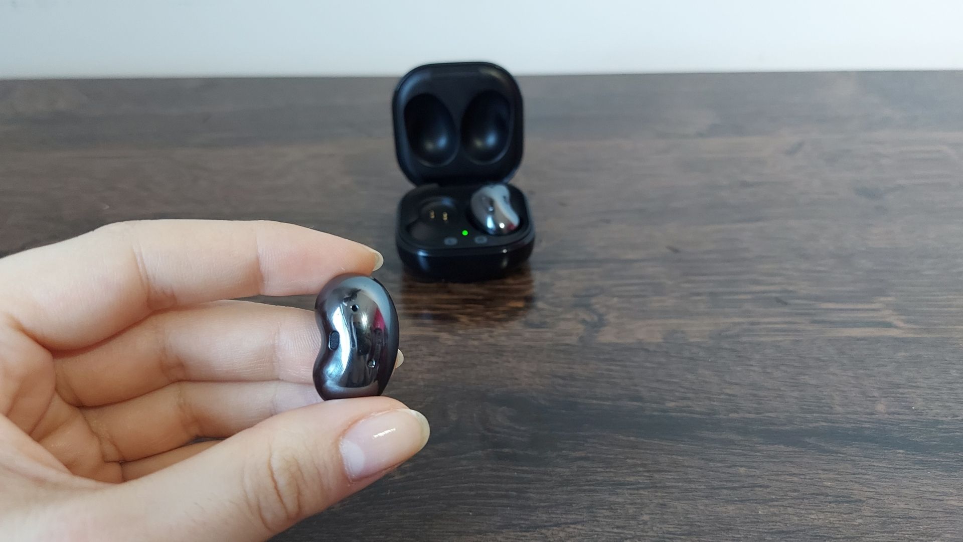 Galaxy Buds Live foi lançado pelo preço de R$ 1.299 (Foto: Aline Batista/Zoom)
