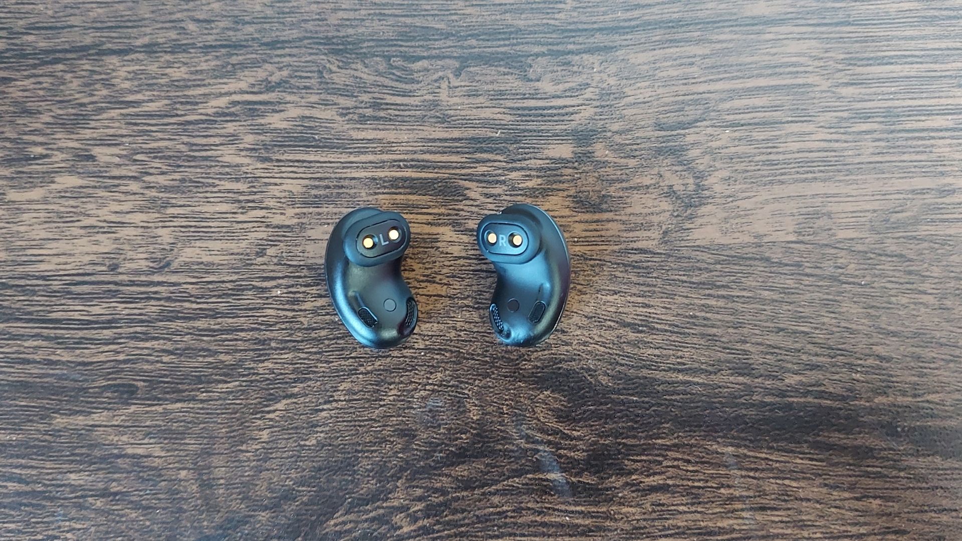 Parte interna dos alto-falantes do Galaxy Buds Live (Foto: Aline Batista/Zoom)