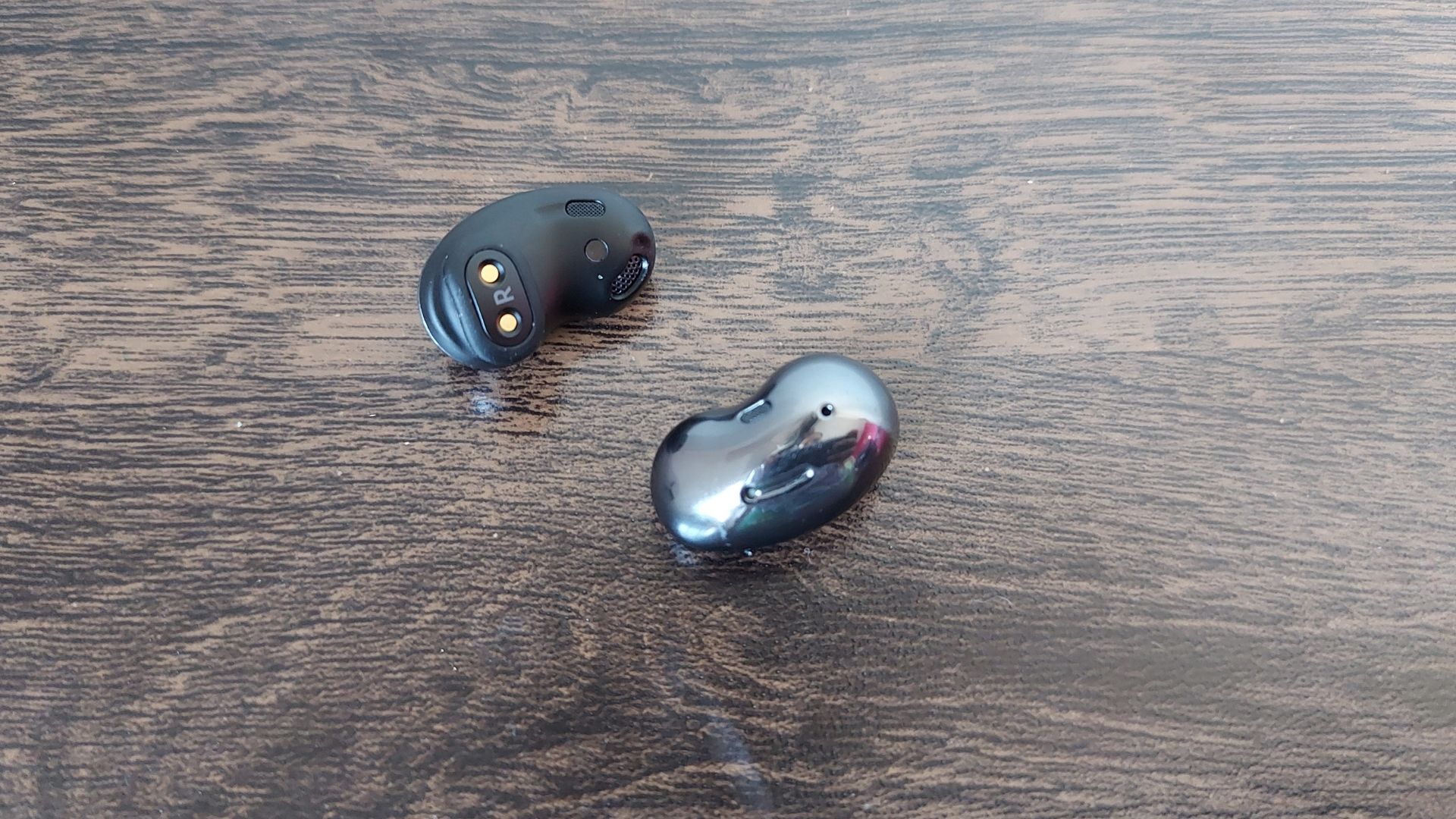 Detalhe do Galaxy Buds Live (Foto: Aline Batista/Zoom)