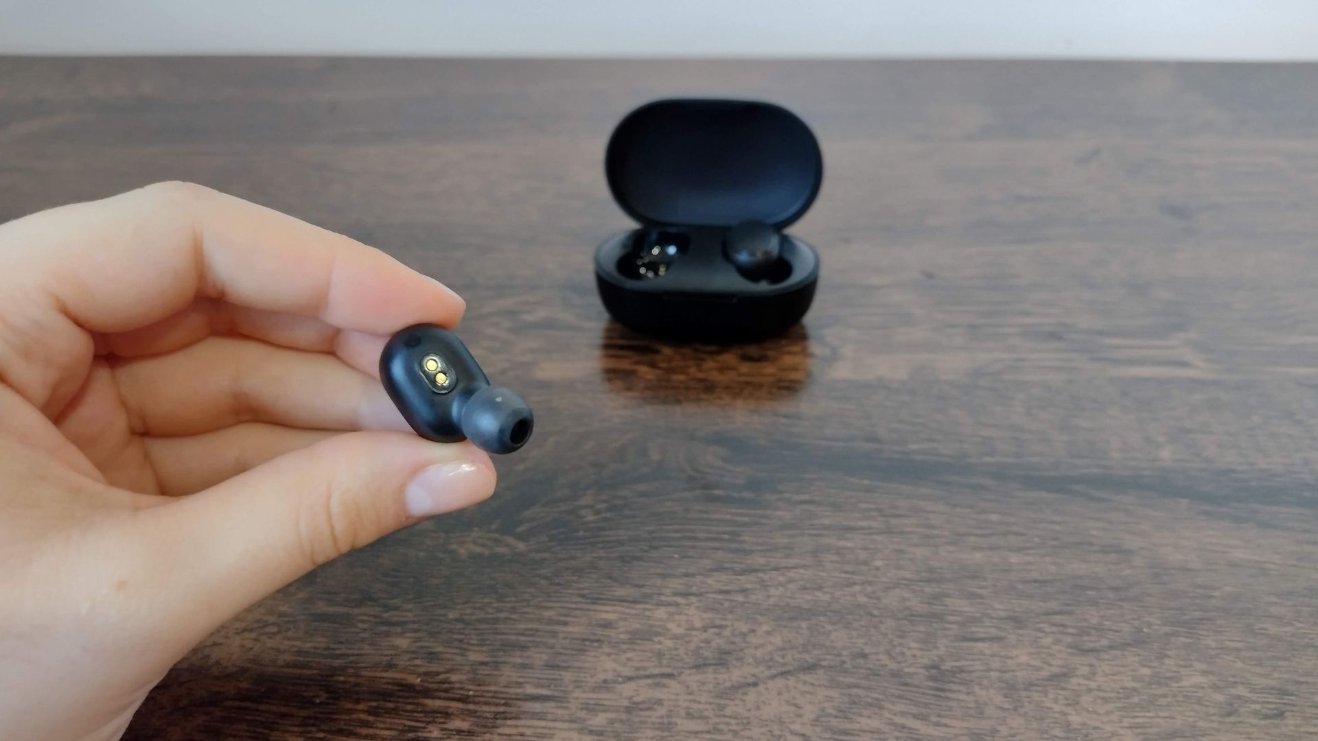Redmi AirDots 2 tem design intra-auricular e vem com três pares de ponteiras (Foto: Aline Batista/Zoom)