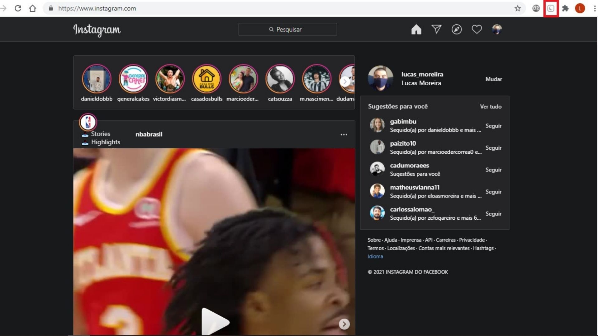Como deixar o Instagram escuro? Clique no ícone da extensão para ativar (Foto: Arte/Zoom)