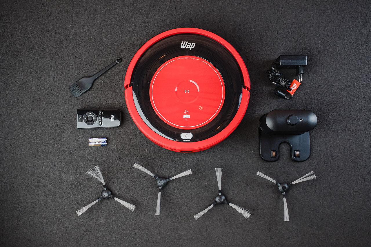 O Wap Robot W300 vem com escovas de limpeza extras (Foto: Zoom)