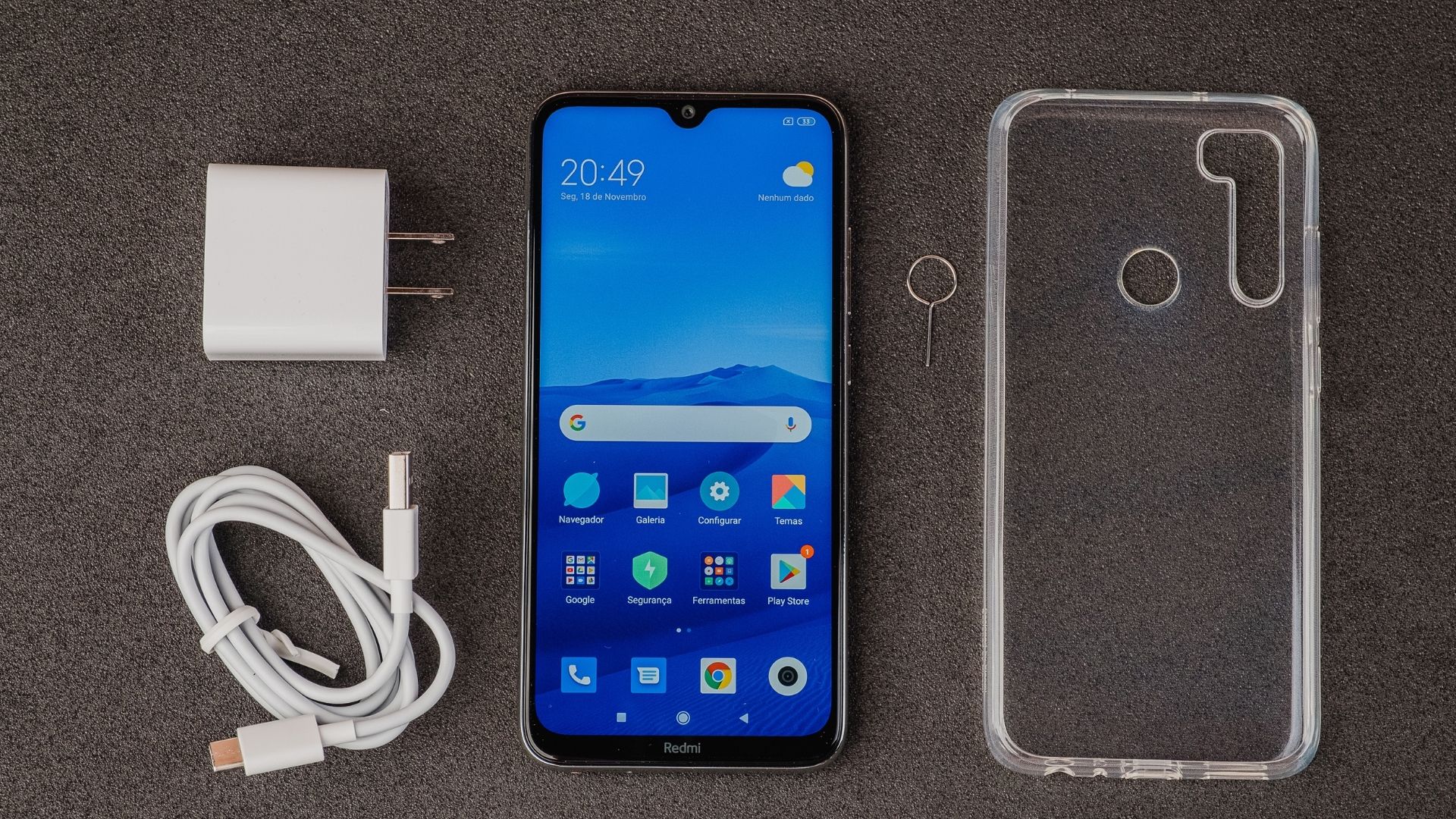 Redmi Note 8 testado pelo Zoom veio com carregador no padrão americano (Foto: Zoom)