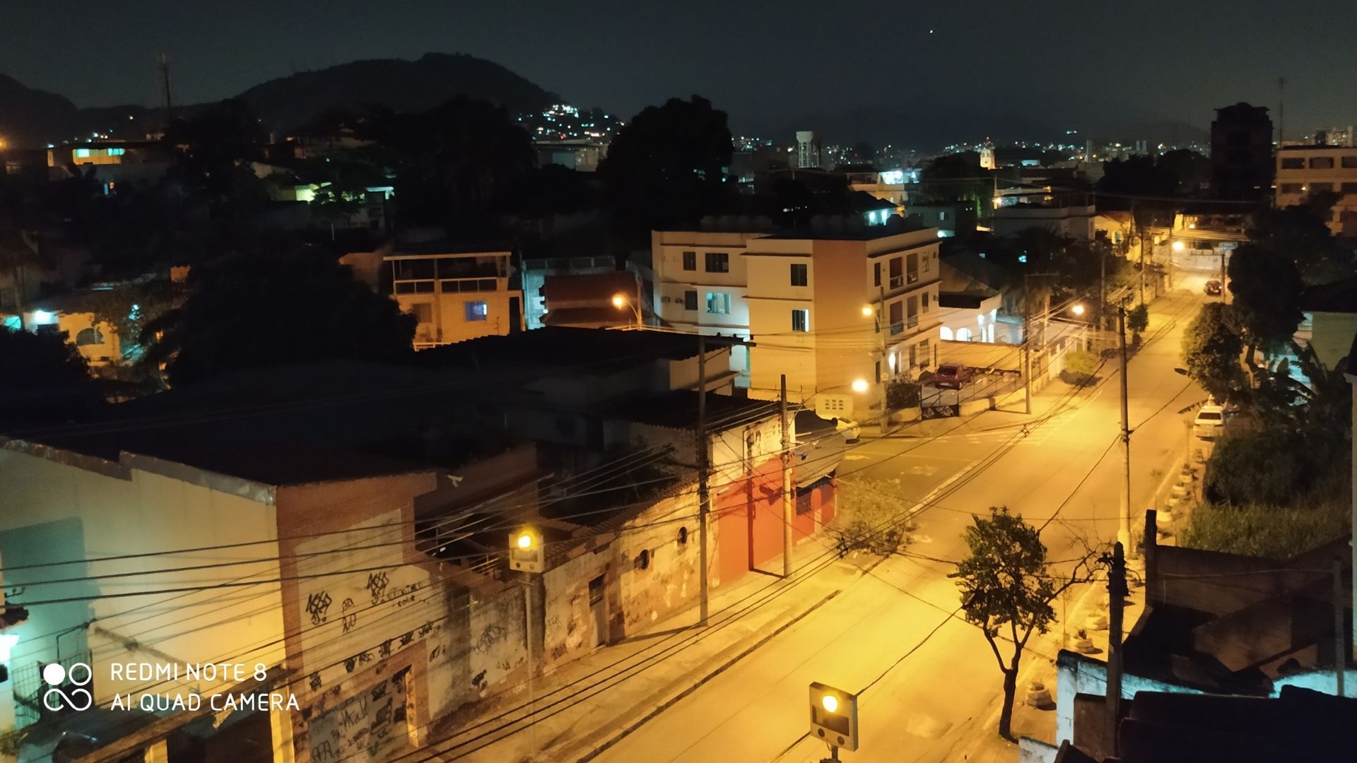Foto tirada à noite com o Redmi Note 8 (Foto: Aline Batista/Zoom)