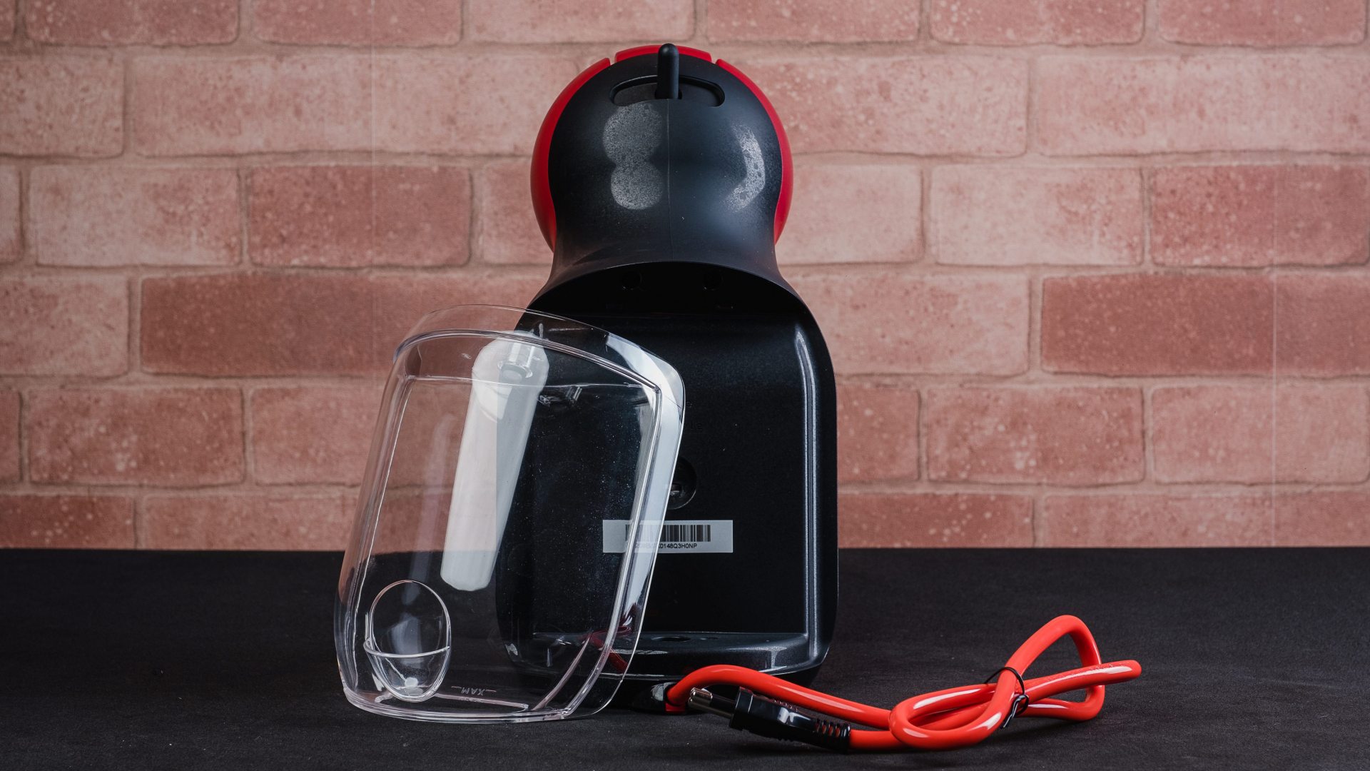 O reservatório da cafeteira Dolce Gusto Mini Me tem 800ml de capacidade (Foto: Reprodução/Zoom)
