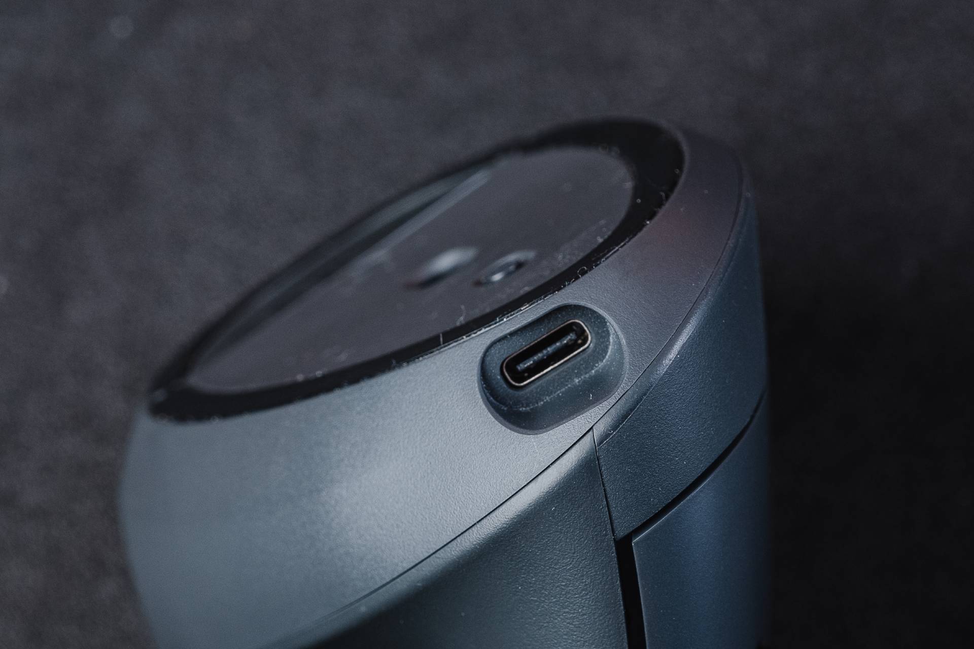 Você pode usar o mouse por fio USB, wireless com o receptor ou via Bluetooth (Foto: Zoom)