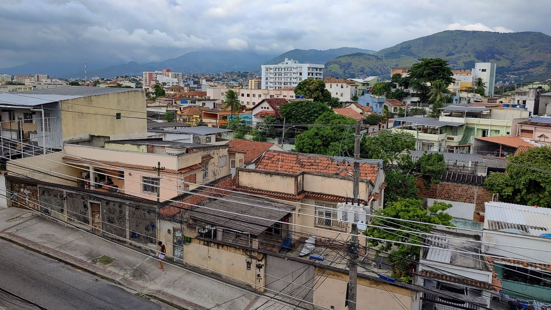 Foto de paisagem tirada de dia com câmera principal do Moto G60
