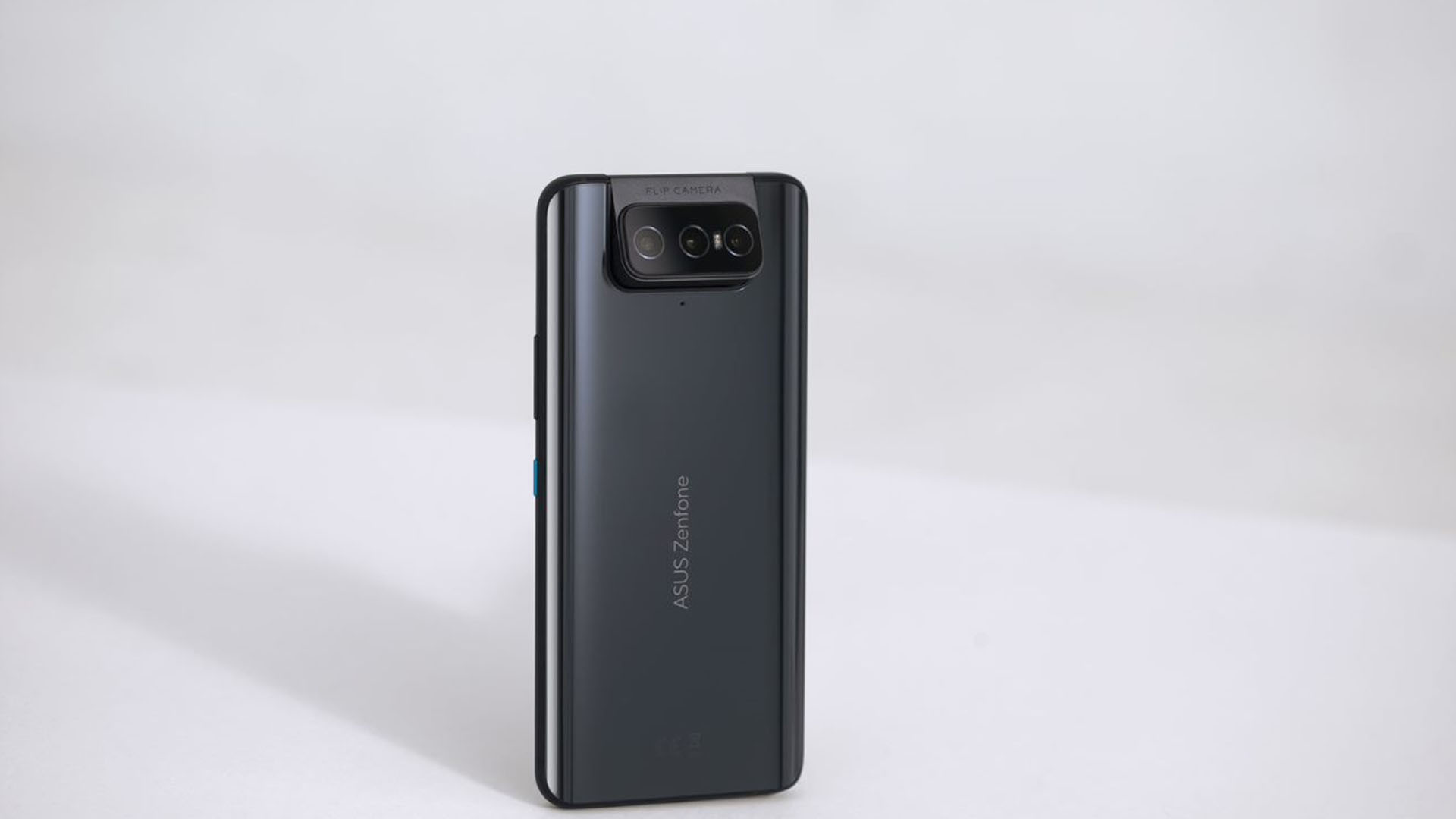 O sistema de câmeras giratórias foi mantido no Zenfone 8. (Foto: Divulgação/Asus)